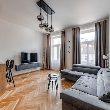 New Town Oases Apartment Prag Exteriör bild