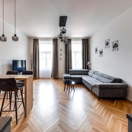 New Town Oases Apartment Prag Exteriör bild
