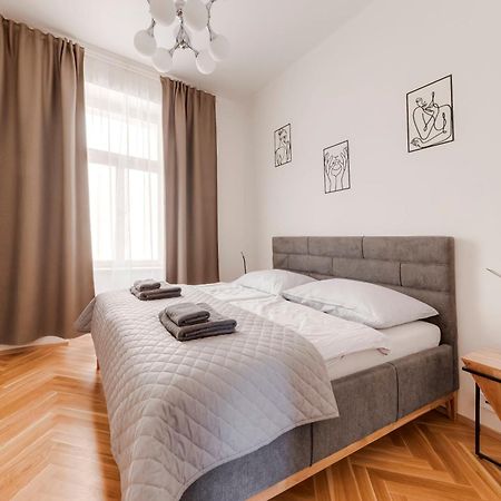 New Town Oases Apartment Prag Exteriör bild