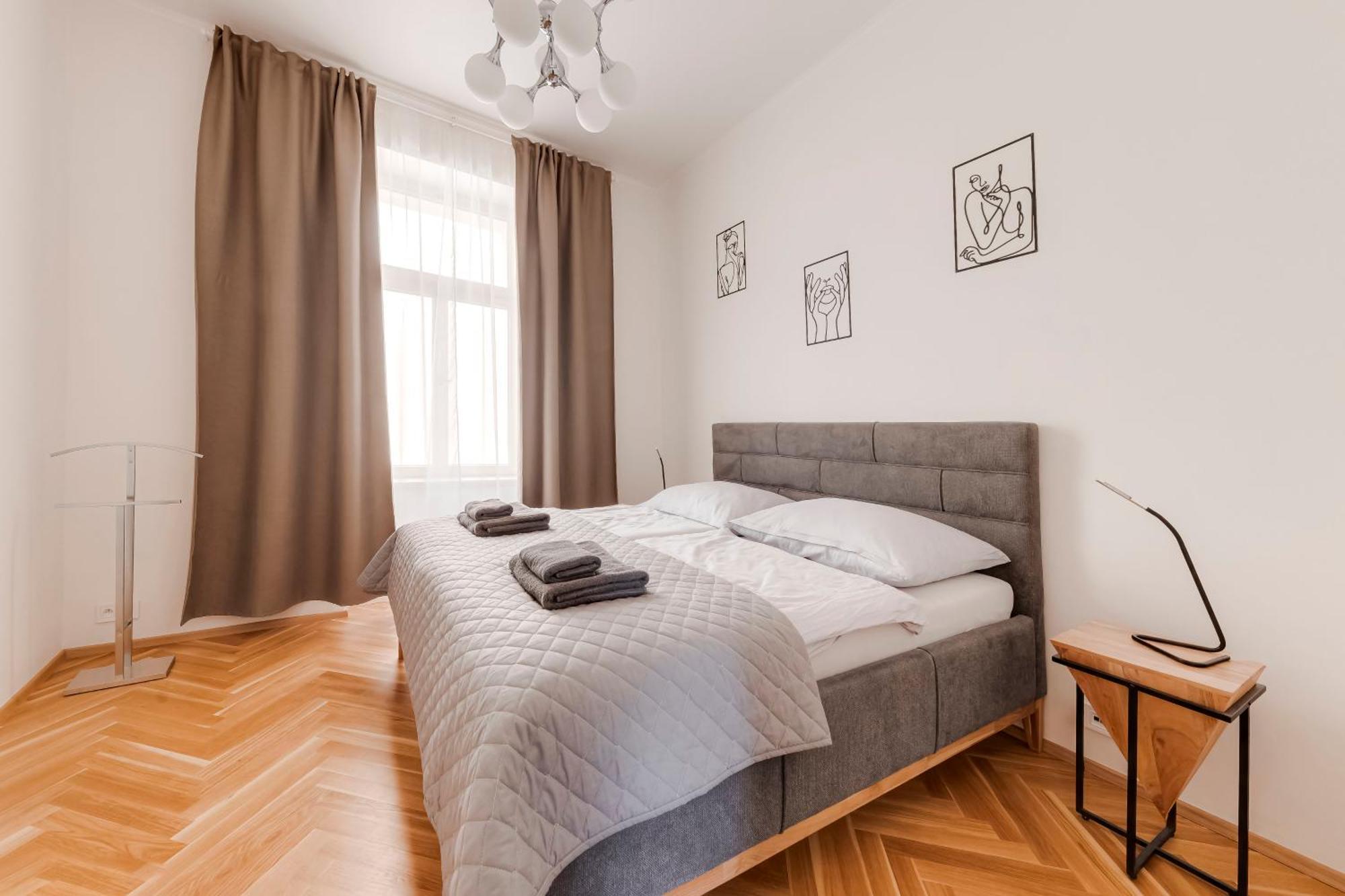 New Town Oases Apartment Prag Exteriör bild