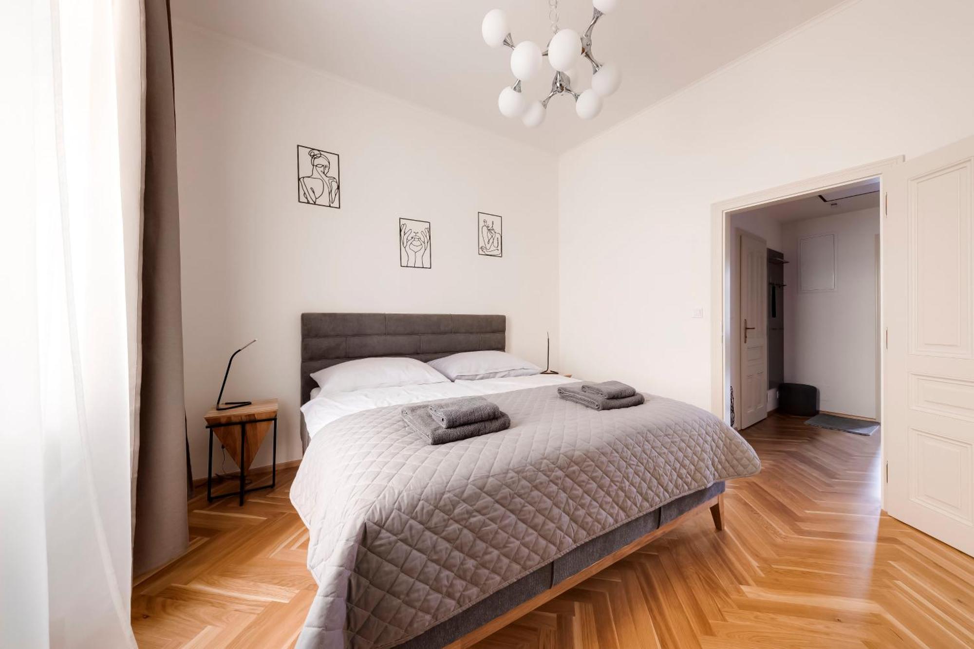 New Town Oases Apartment Prag Exteriör bild